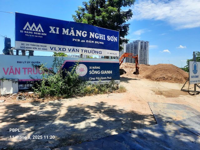 Đà Nẵng: Nhiều bãi tập kết vật liệu xây dựng làm xấu mỹ quan tuyến đường du lịch