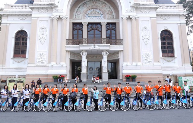 Cầu nối văn hóa và bồi đắp bản lĩnh hội nhập cho sinh viên