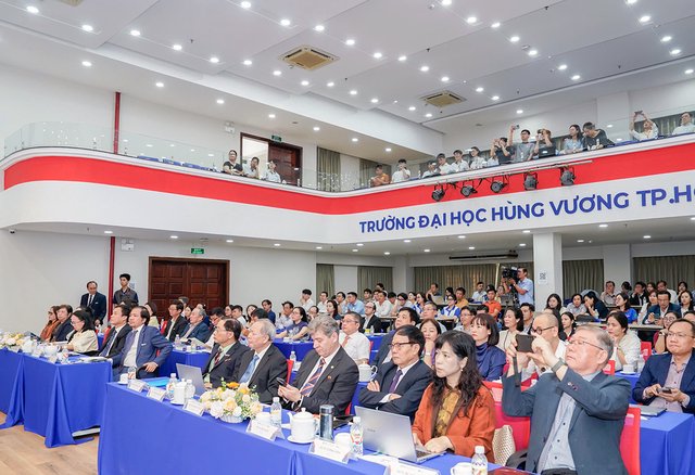 Con người và nền văn hóa Việt vừa là điểm tựa, vừa là động lực cốt lõi cho sự phát triển bền vững