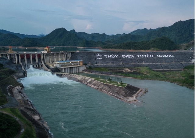Thuỷ điện Tuyên Quang đóng tiếp một cửa xả đáy vào 16 giờ chiều nay