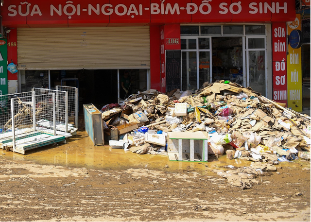 Người dân Thái Nguyên tất bật dọn dẹp, tái thiết lại cuộc sống sau mưa lũ