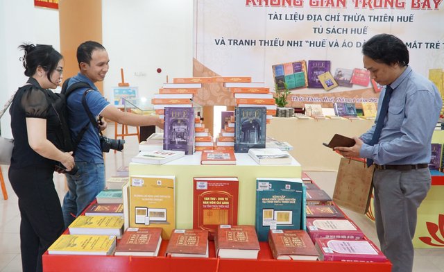 Tiếp tục thực hiện hiệu quả đề án “Thiết lập và phát triển Tủ sách Huế”