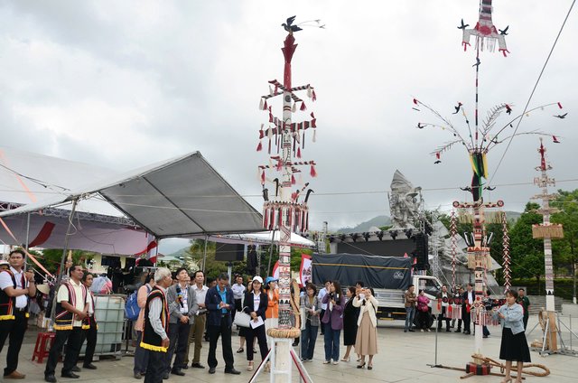 Giao lưu văn hoá “Trưng bày trang trí cây Nêu” của đồng bào Co