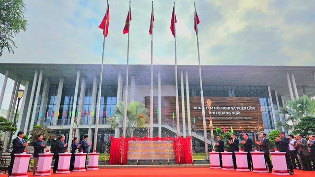 Lễ Gắn biển công trình Trung tâm Hội nghị và Triển lãm tỉnh Quảng Ngãi