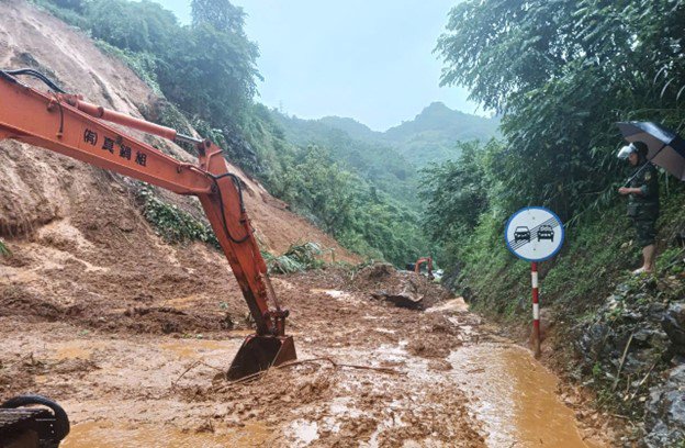 Nguy cơ tai nạn giao thông tại các tỉnh miền núi tăng cao sau mưa lũ