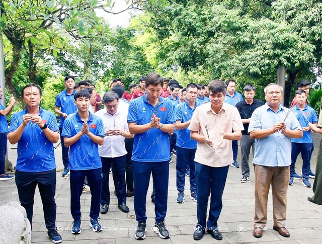 Đội tuyển U23 Việt Nam dâng hương tưởng niệm Vua Hùng