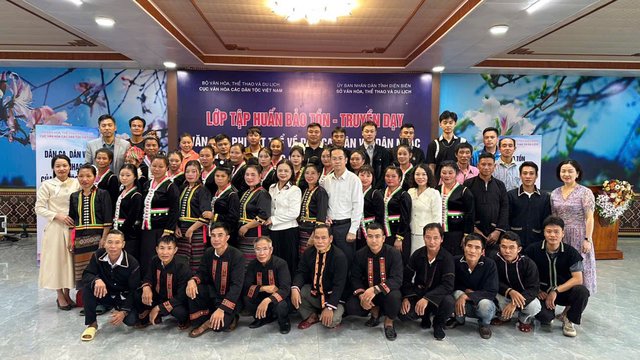 Truyền dạy văn hóa phi vật thể dân tộc Cống gắn với phát triển du lịch