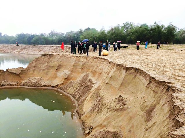 Đình chỉ khai thác cát trên sông Lam, yêu cầu khắc phục khu vực bãi bồi