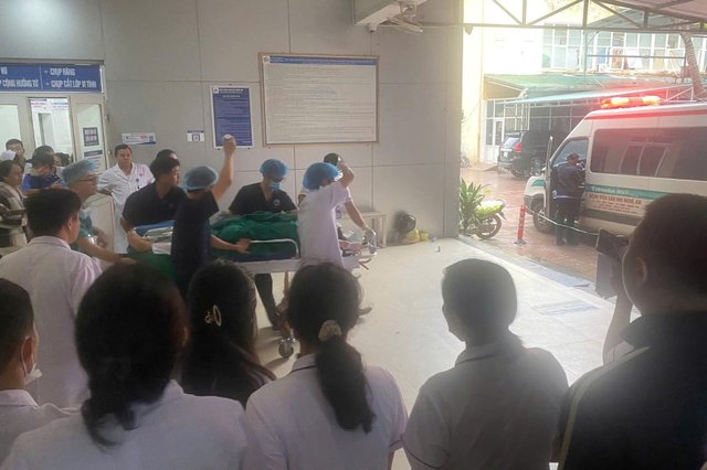 Người đàn ông dùng dao đâm loạn xạ, tấn công 7 người bị thương trong bệnh viện