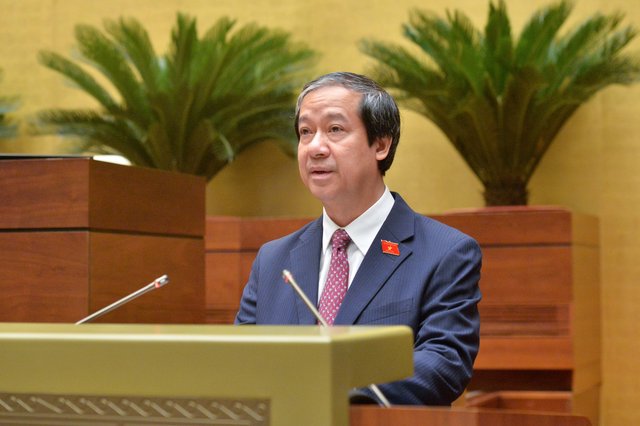 Miễn học phí cho học sinh công lập cả nước, hỗ trợ học sinh tư thục