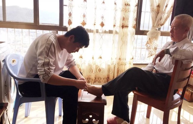 7 dấu hiệu hiếu thảo giả tạo