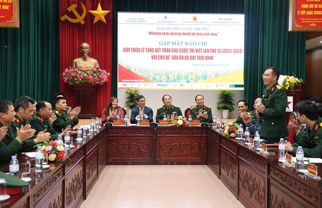 35 tác phẩm xuất sắc được trao giải cuộc thi viết “Những tấm gương bình dị mà cao quý” lần thứ 15