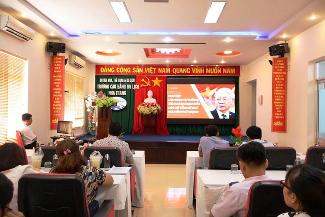 Trường Cao đẳng Du lịch Nha Trang học tập và làm theo Bác