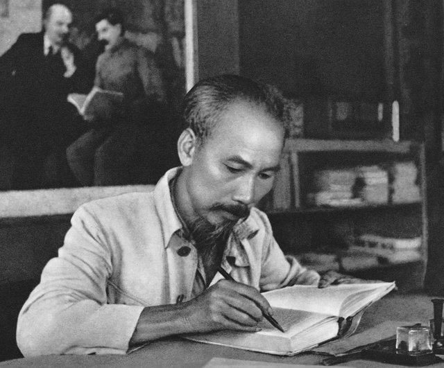 Chủ tịch Hồ Chí Minh chọn lựa và sử dụng nhân tài
