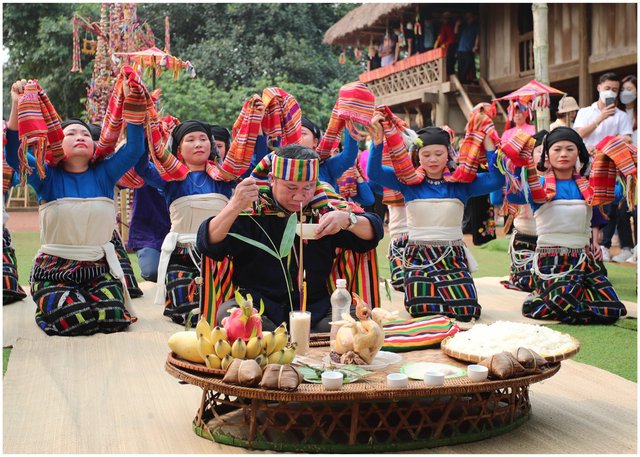 Đến với hội Chá Mùn người Thái