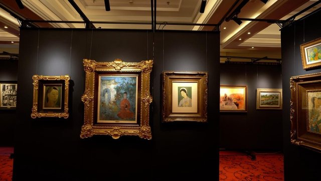 Bùng nổ đến phút chót