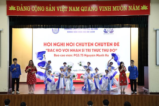 Nói chuyện chuyên đề “Bác Hồ với nhân sĩ tri thức Thủ đô“