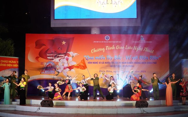 Giao lưu nghệ thuật “Qua miền Tây Bắc – Về với Điện Biên”