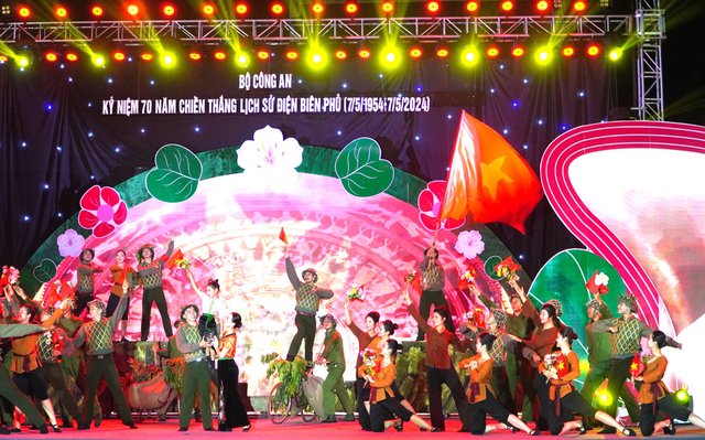 Đặc sắc chương trình nghệ thuật “Điện Biên Phủ - Sáng mãi thiên sử vàng”