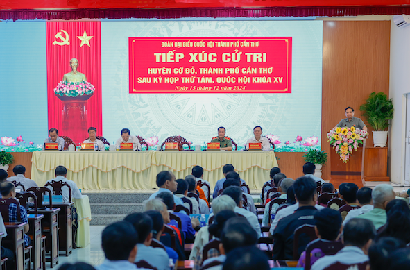 Thủ tướng tiếp xúc cử tri Cần Thơ