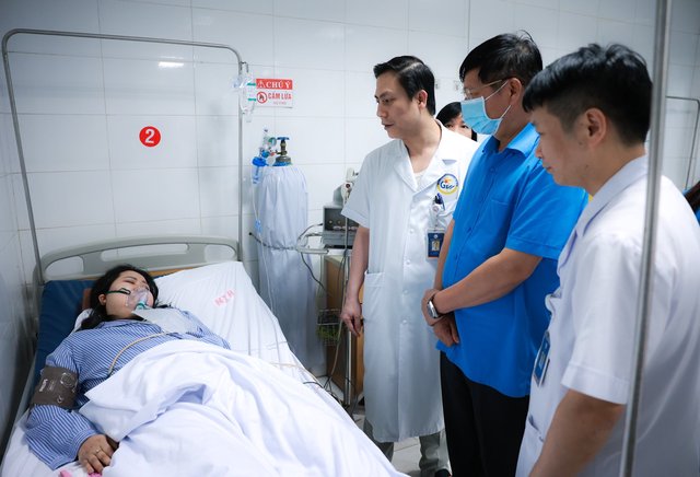 Tích cực điều trị cho các nạn nhân vụ hoả hoạn ở phố Trung Kính