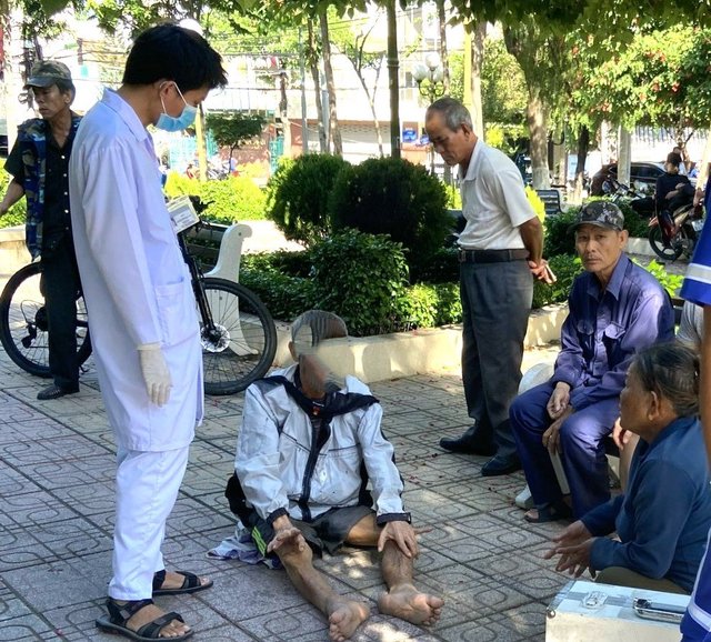 Nha Trang quyết không để có người lang thang xin ăn