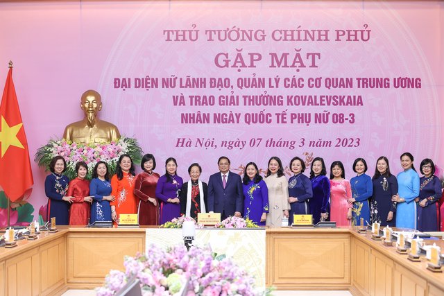 Thủ tướng: Đảng và Nhà nước luôn dành sự quan tâm sâu sắc đến công tác cán bộ nữ và bình đẳng giới