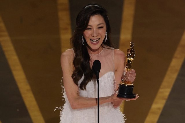 Dương Tử Quỳnh giành giải Nữ diễn viên chính xuất sắc tại Oscar 2023