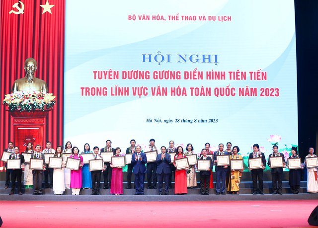 Tuyên dương gương điển hình tiên tiến trong lĩnh vực văn hoá toàn quốc năm 2023: “Từng giọt nước nhỏ thấm vào lòng đất, chảy về một hướng mới thành suối, thành sông”