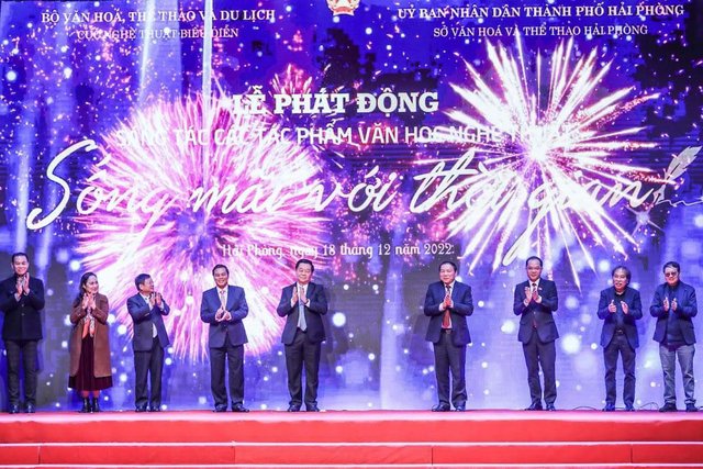 Tổ chức trại sáng tác các tác phẩm văn học nghệ thuật “Sống mãi với thời gian”