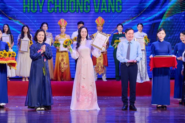 Nhật Kim Anh đoạt Huy chương Vàng với vai Thắm trong “Cuốn truyện bị đốt”