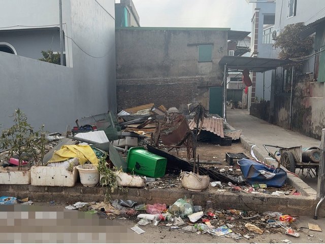 Rò rỉ khí clo ở Hà Nội: Hiểm họa nằm trong đống phế liệu