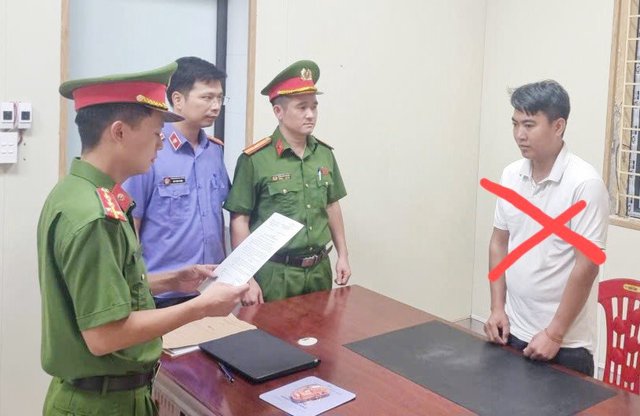 Khởi tố đối tượng lạng lách, chống đối cảnh sát giao thông