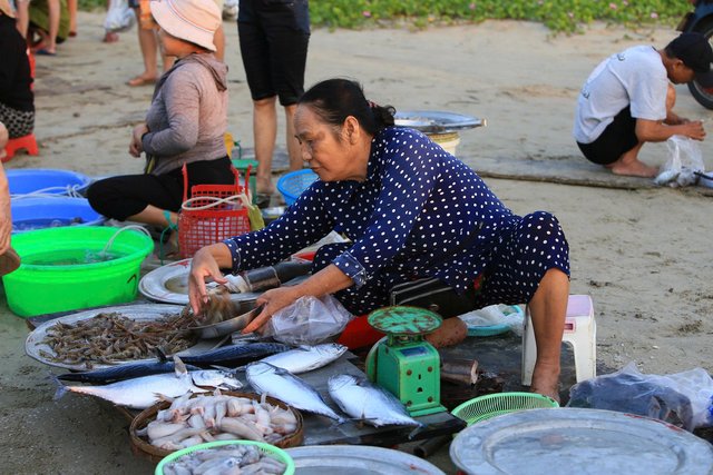 Giữ hồn làng chài trong nhịp sống phố biển