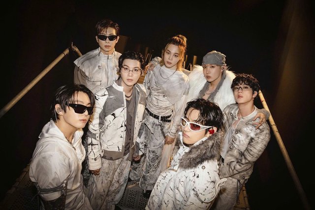 BTS bị làm phiền tại khách sạn ở Peru, người hâm mộ lo ngại về an toàn