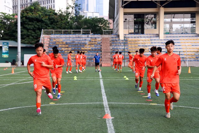 HLV Hoàng Anh Tuấn đề cao tư duy sáng tạo của U15 Việt Nam trước sân chơi thế giới