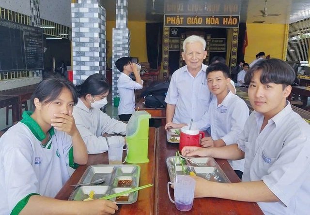 Cụ ông ở tuổi 91 vẫn miệt mài làm việc thiện theo gương Bác