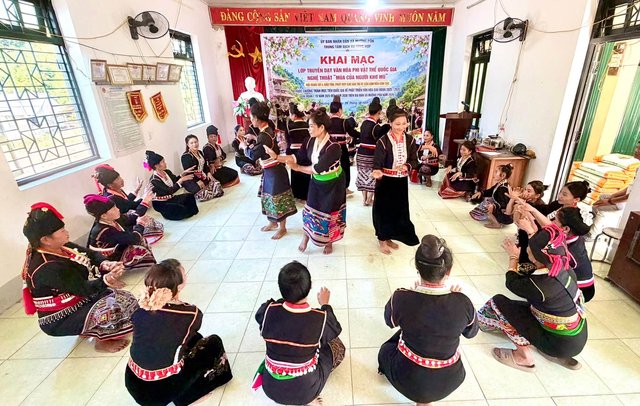 Người Khơ Mú ở Mường Pồn gìn giữ nghệ thuật múa dân gian