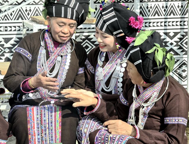 Về nơi nhuộm răng đen là tiêu chuẩn vẻ đẹp phụ nữ