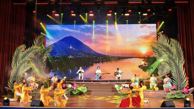 Đoàn Nghệ thuật Cải lương Vàm Cỏ mang âm hưởng phương Nam đến “Cuộc thi Độc tấu, Hòa tấu nhạc cụ dân tộc toàn quốc”
