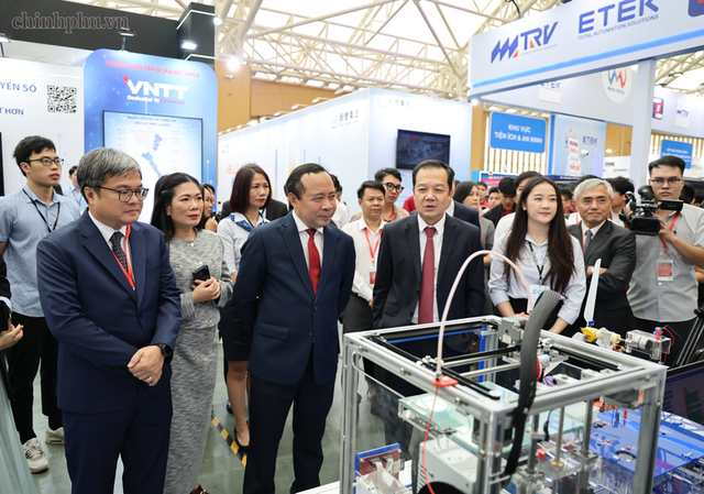 Chuyển đổi số cần được nhìn nhận từ những thay đổi cụ thể trong đời sống người dân