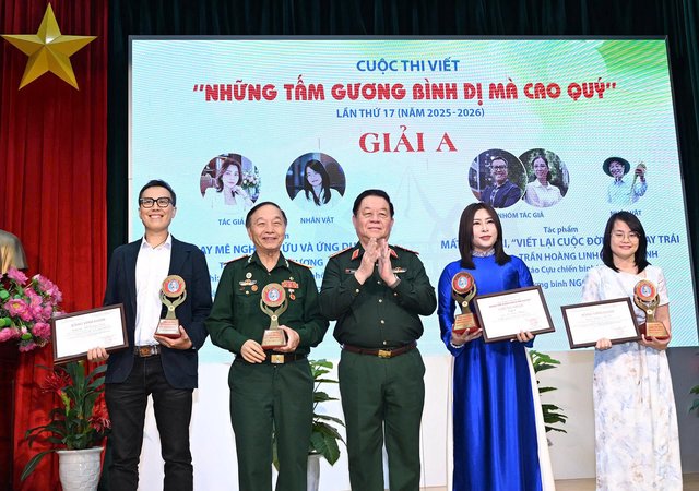 Lan tỏa những tấm gương bình dị mà cao quý, bồi đắp niềm tin trong xã hội