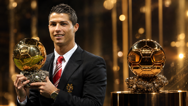 Ronaldo vượt Messi để giành danh hiệu Quả bóng vàng mọi thời đại
