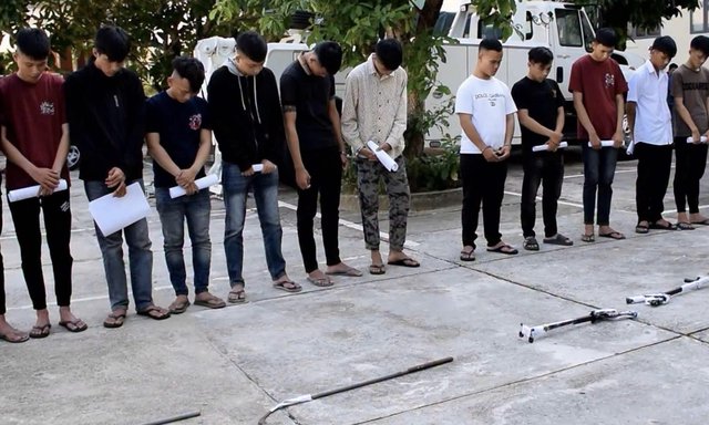 Muốn nổi tiếng trên TikTok, nhóm thanh thiếu niên mang hung khí đi đánh nhau