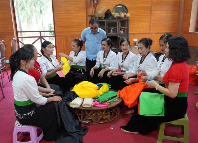 Người Thái trắng giữ mạch nguồn di sản bên dòng Đà Giang
