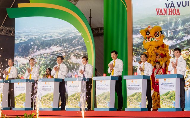 Khởi công
