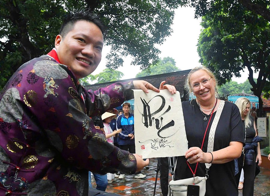 “Nét chữ An nhiên” – Khi thư pháp hòa cùng không gian di sản