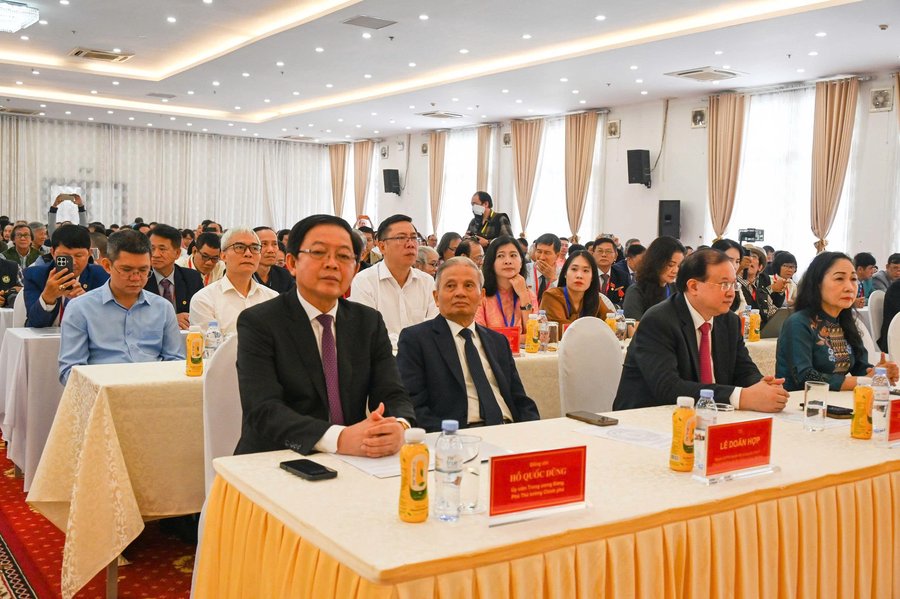 Phó Thủ tướng Chính phủ Hồ Quốc Dũng; Thứ trưởng Bộ VHTTDL Tạ Quang Đông và các đại biểu tham dự Đại hội