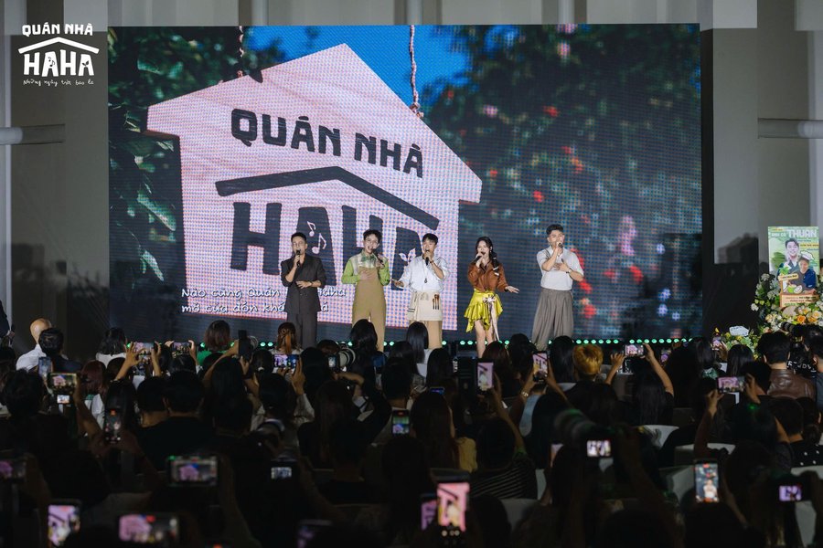 Dàn cast chính thức ra mắt tại buổi họp báo ra mắt chương trình "Quán nhà Haha"