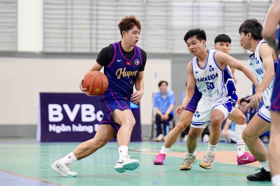 Trận khai mạc giữa Trường Đại học Bách Khoa - Đại học Quốc gia TP.HCM và Trường Đại học Sư phạm TDTT Hà Nội